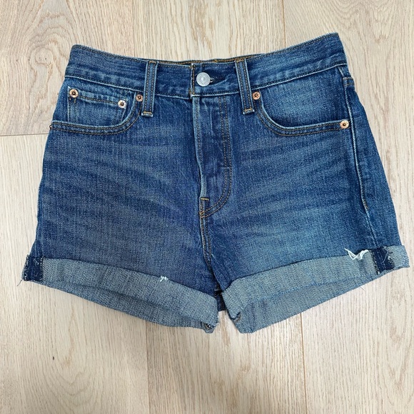 Levi’s Wedgie Fit High Rise White Oak Cone Denim Shorts - Picture 4 of 7